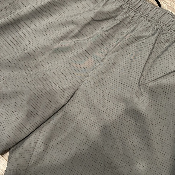Alive running shorts. Size L. NWOT - Picture 2 of 4